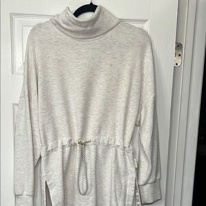 Varley Cream Turtleneck Sweater with Relaxed Fit